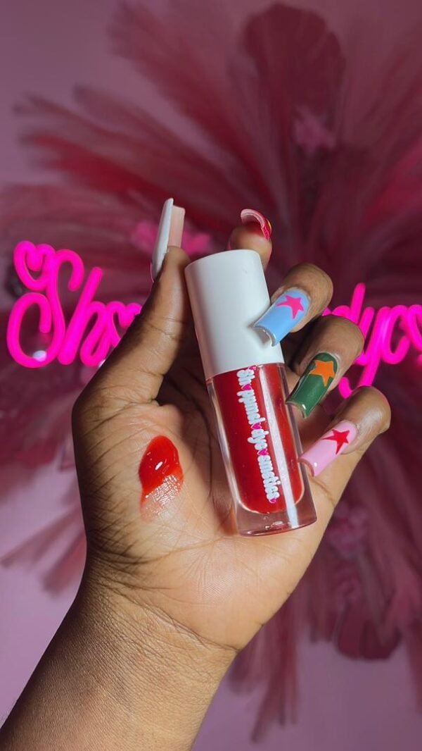 0e8fd396-aa08-47c9-bd58-1f1c74ee5842 Kiss Lip Gloss💋