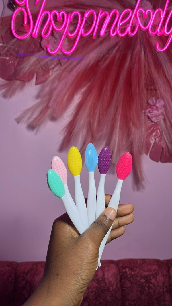 fe459e7b-f340-4066-bc30-23deeba0ae9e Lip Brushes